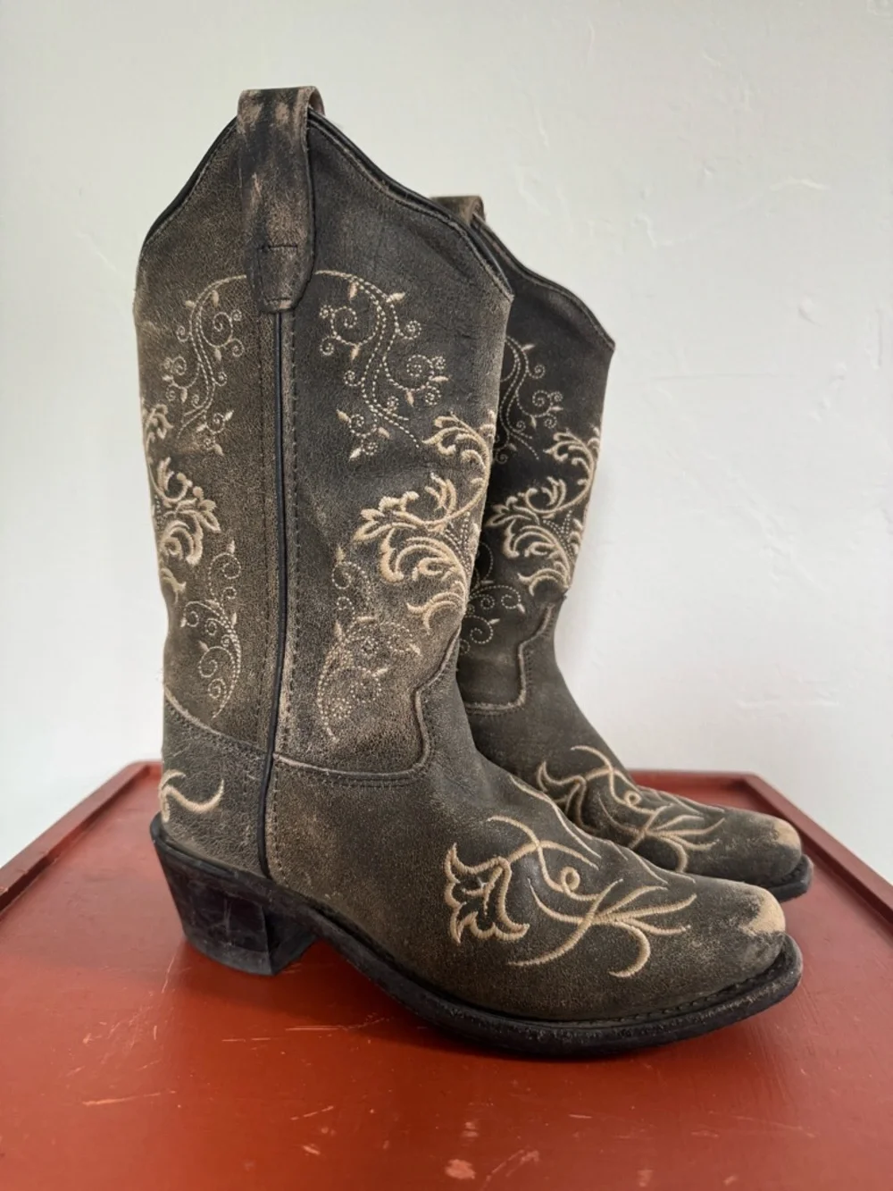 Old West Charcoal Snip Toe Western Boot Embroidered Distressed Pull On 1.0-D